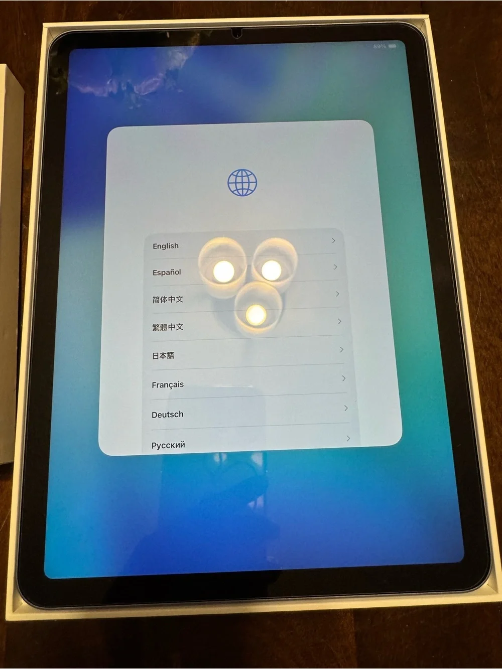 Apple iPad Air w/ Magic Keyboard (BUNDLE)